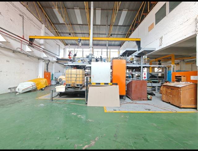 3,045M² WAREHOUSE FOR SALE IN ROBERTSHAM